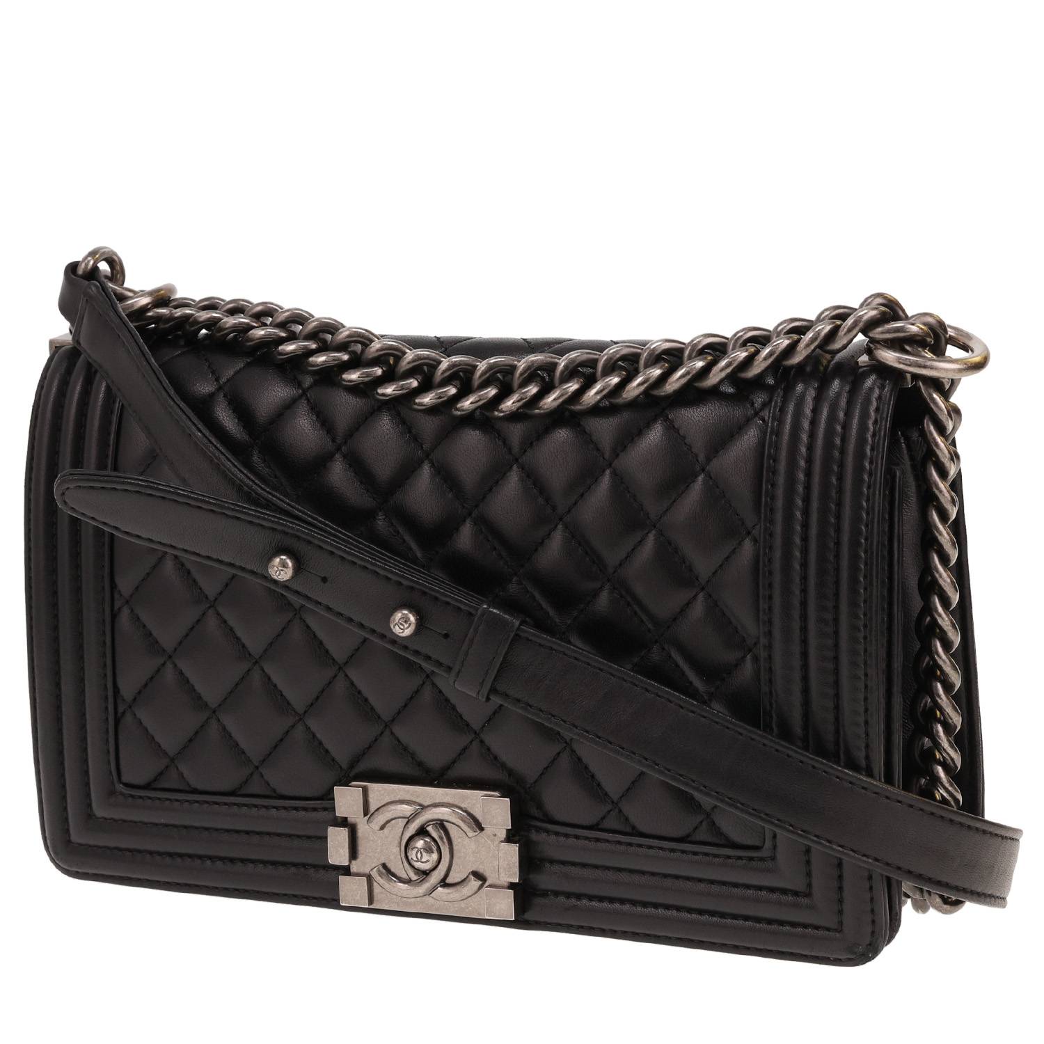 Chanel Boy shoulder bag in black quilted leather