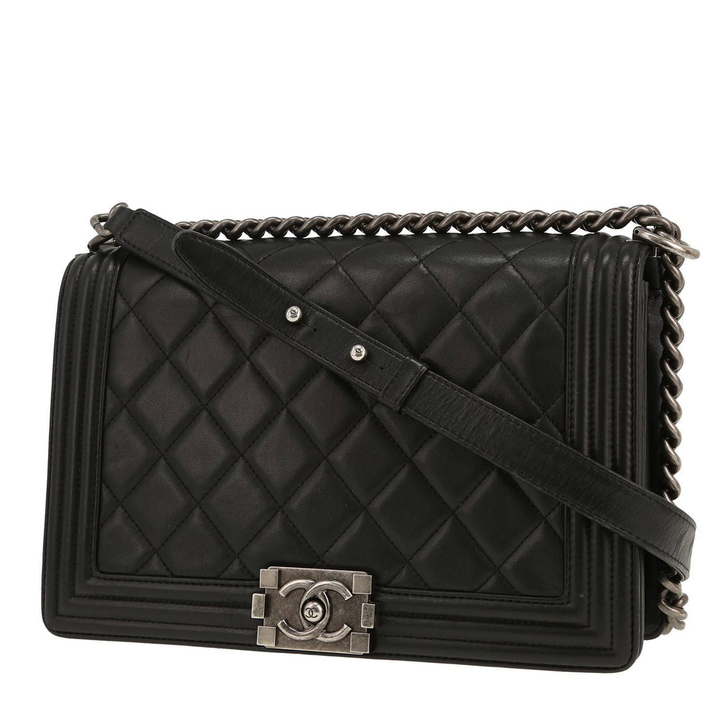 Chanel Boy shoulder bag in black quilted leather