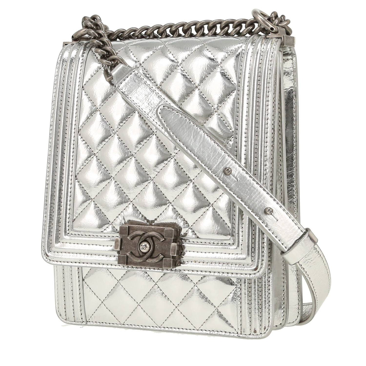 Chanel Boy shoulder bag in silver patent quilted leather