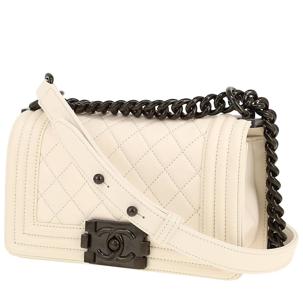 Chanel Boy shoulder bag in white quilted leather