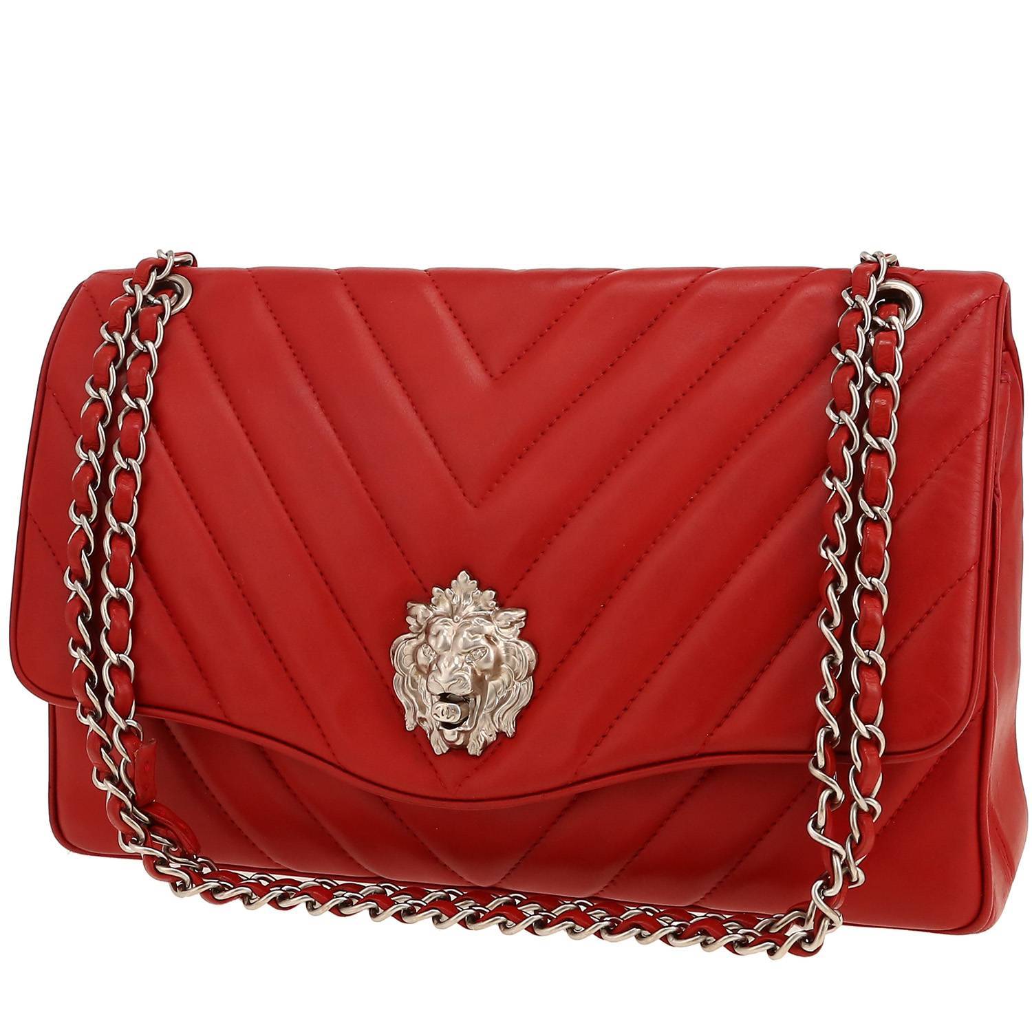 Chanel Editions Limitées shoulder bag in red chevron quilted leather
