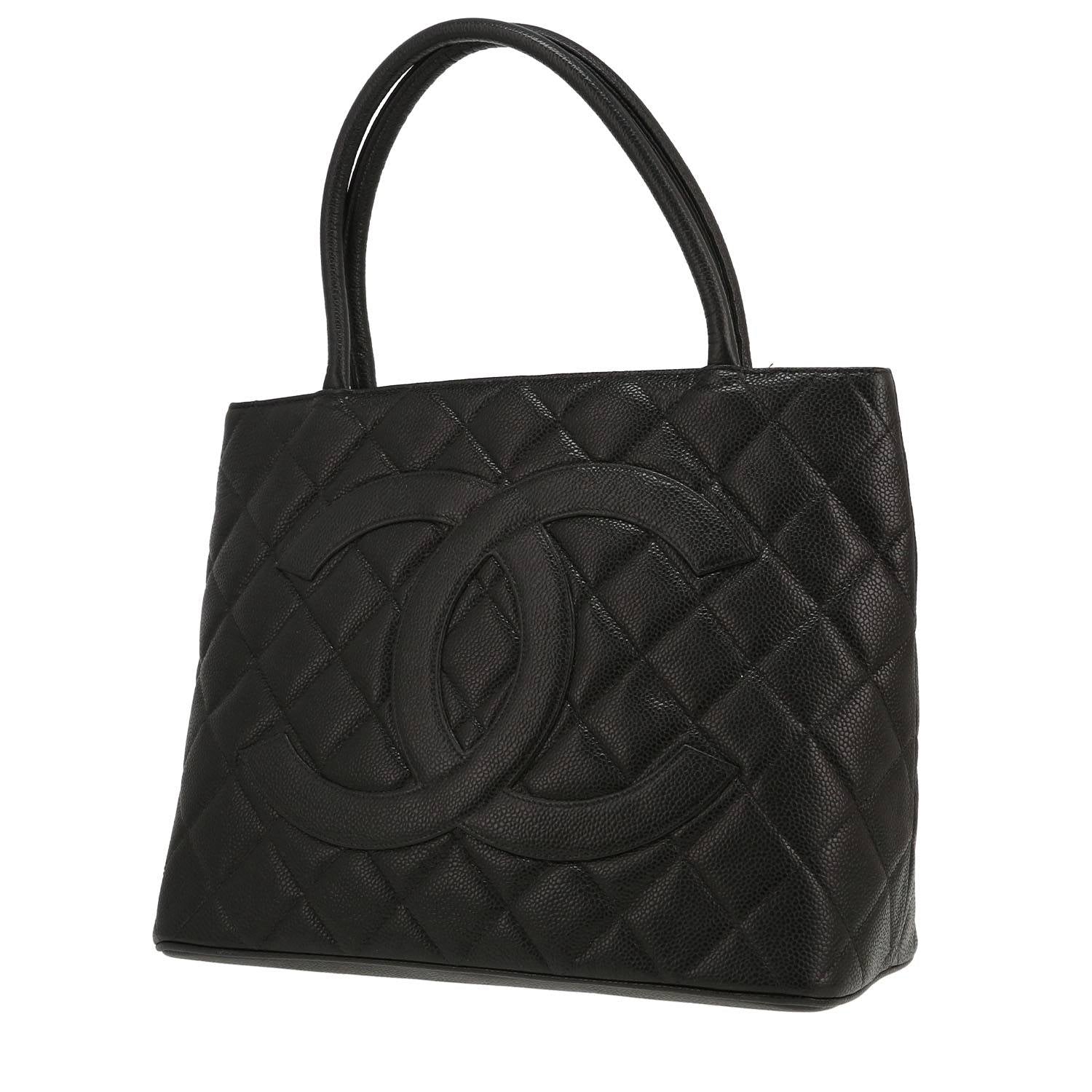 Chanel handbag Black grained leather medallion