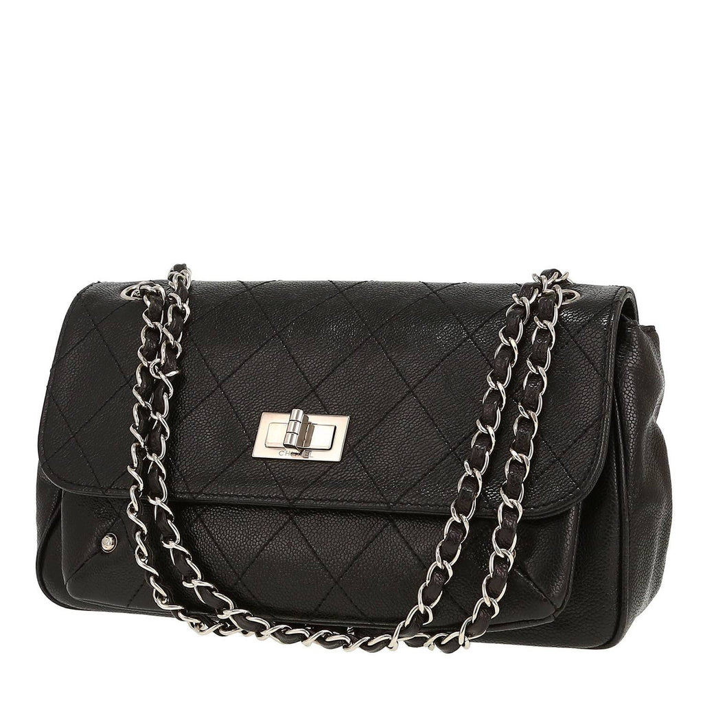 Chanel handbag in black quilted grained leather