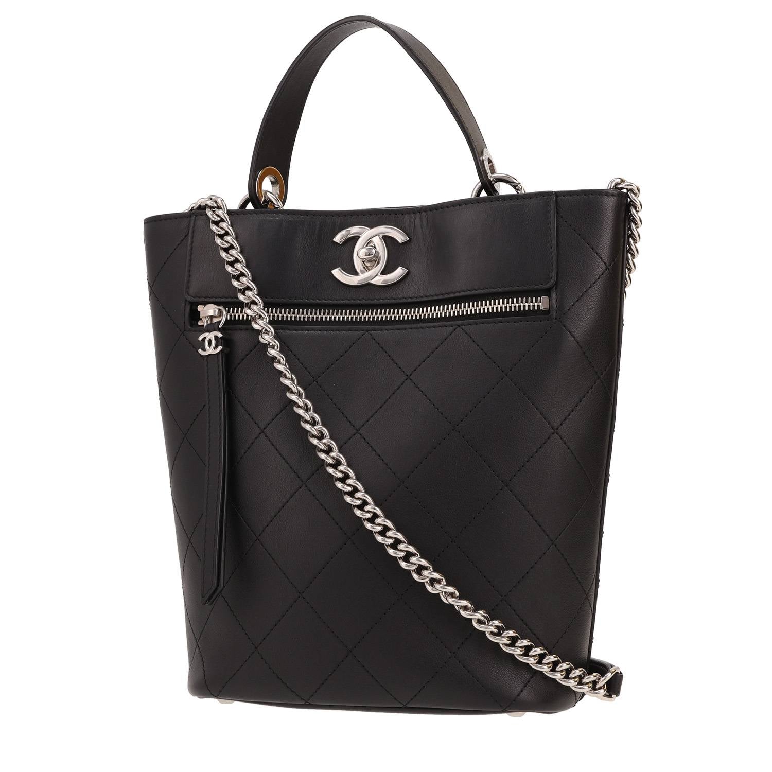 Chanel handbag in black quilted leather