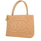 Chanel Medaillon handbag in beige quilted grained leather