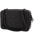 Chanel shoulder bag in black leather