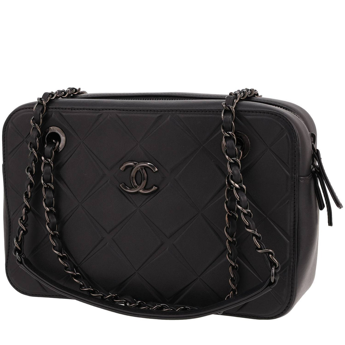 Chanel shoulder bag in black leather