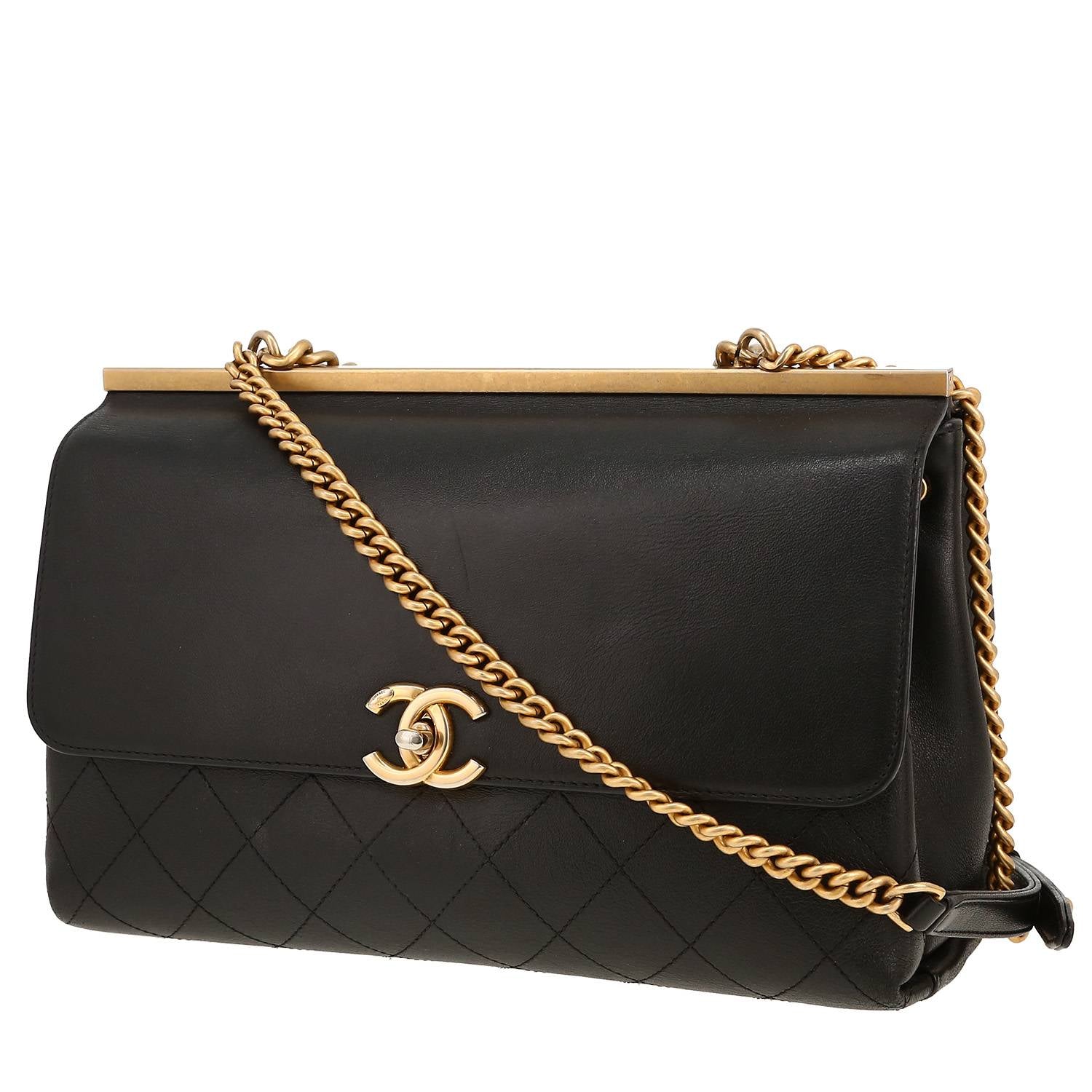 Chanel shoulder bag in black leather