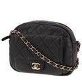 Chanel shoulder bag in black quilted grained leather