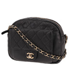 Chanel shoulder bag in black quilted grained leather