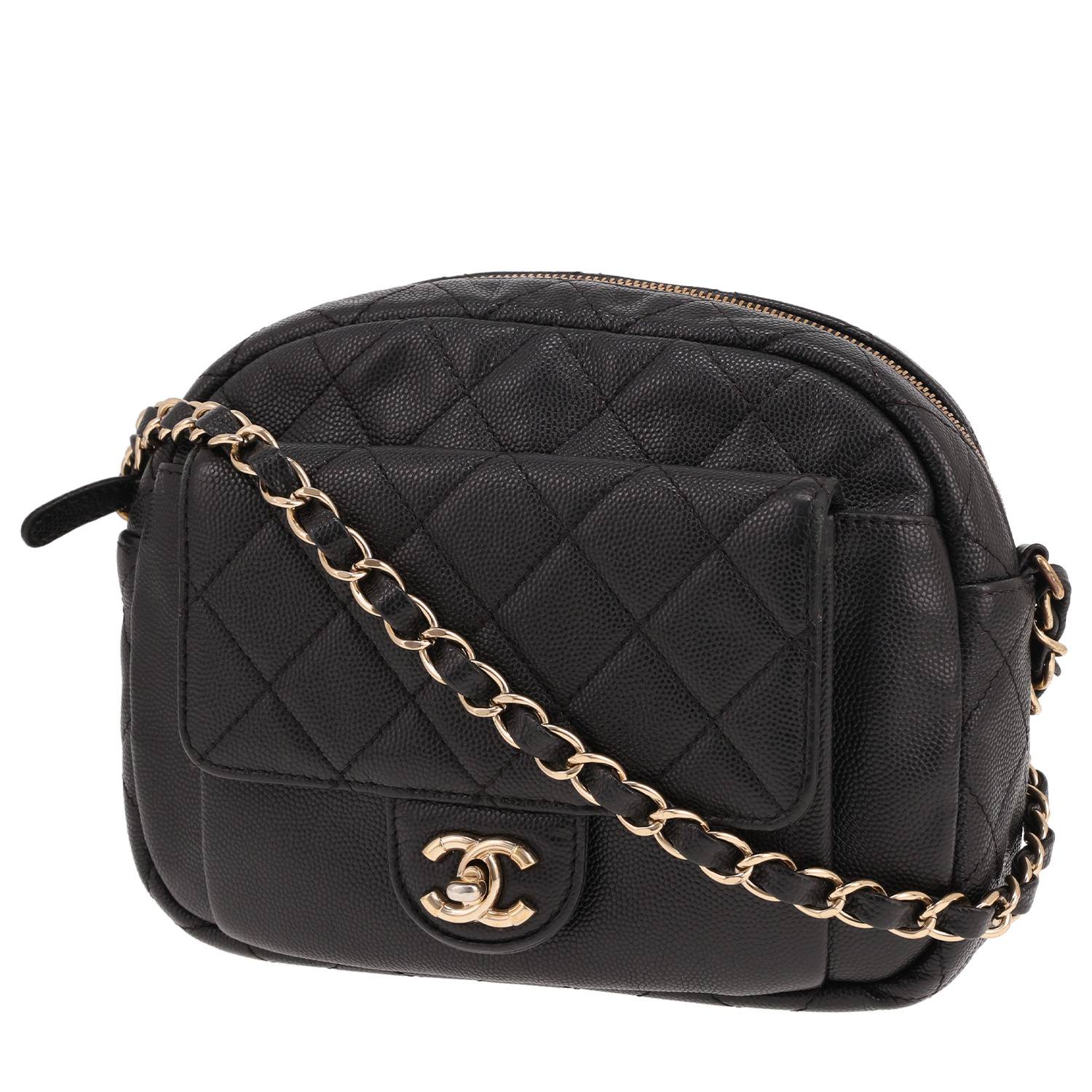 Chanel shoulder bag in black quilted grained leather