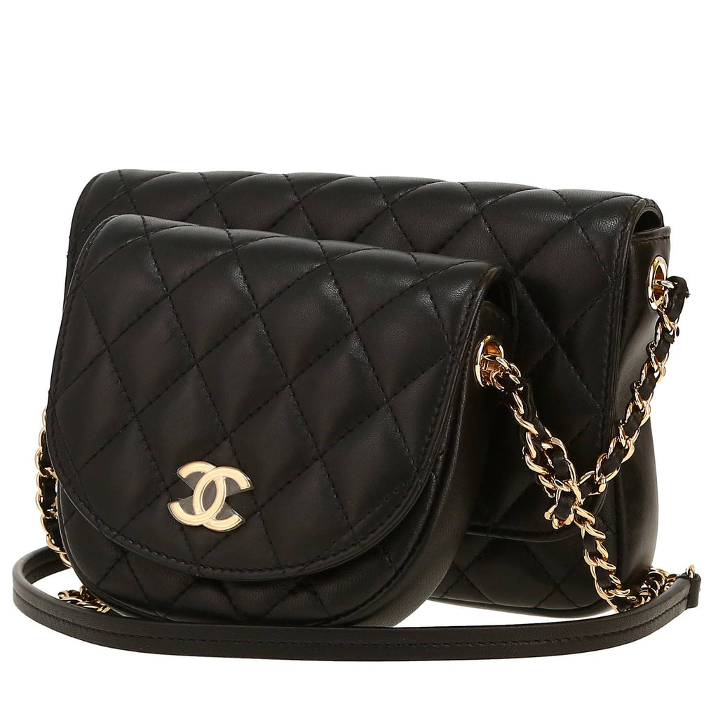Chanel shoulder bag in black quilted leather
