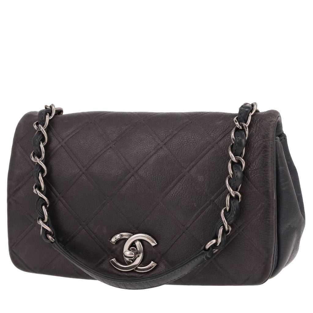 Chanel shoulder bag in grey leather