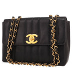 Chanel Timeless Jumbo shoulder bag in black quilted grained leather