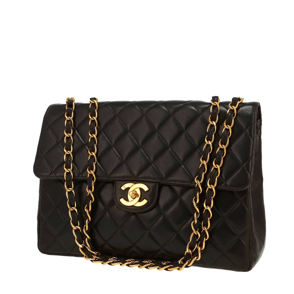 Chanel Timeless Jumbo shoulder bag in black quilted leather