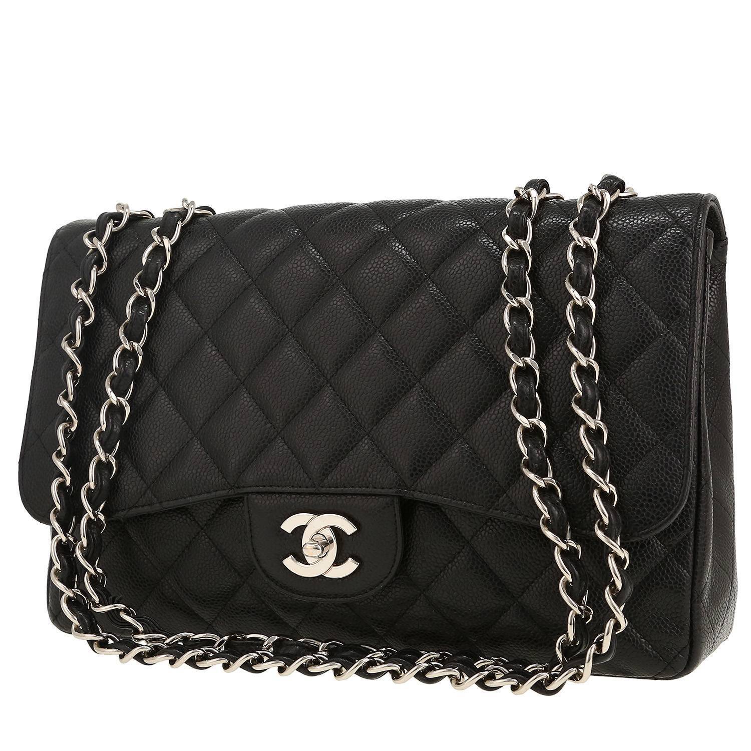 Chanel Timeless Jumbo shoulder bag in black quilted grained leather