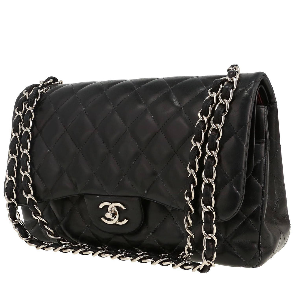 Chanel Timeless Jumbo shoulder bag in black quilted leather