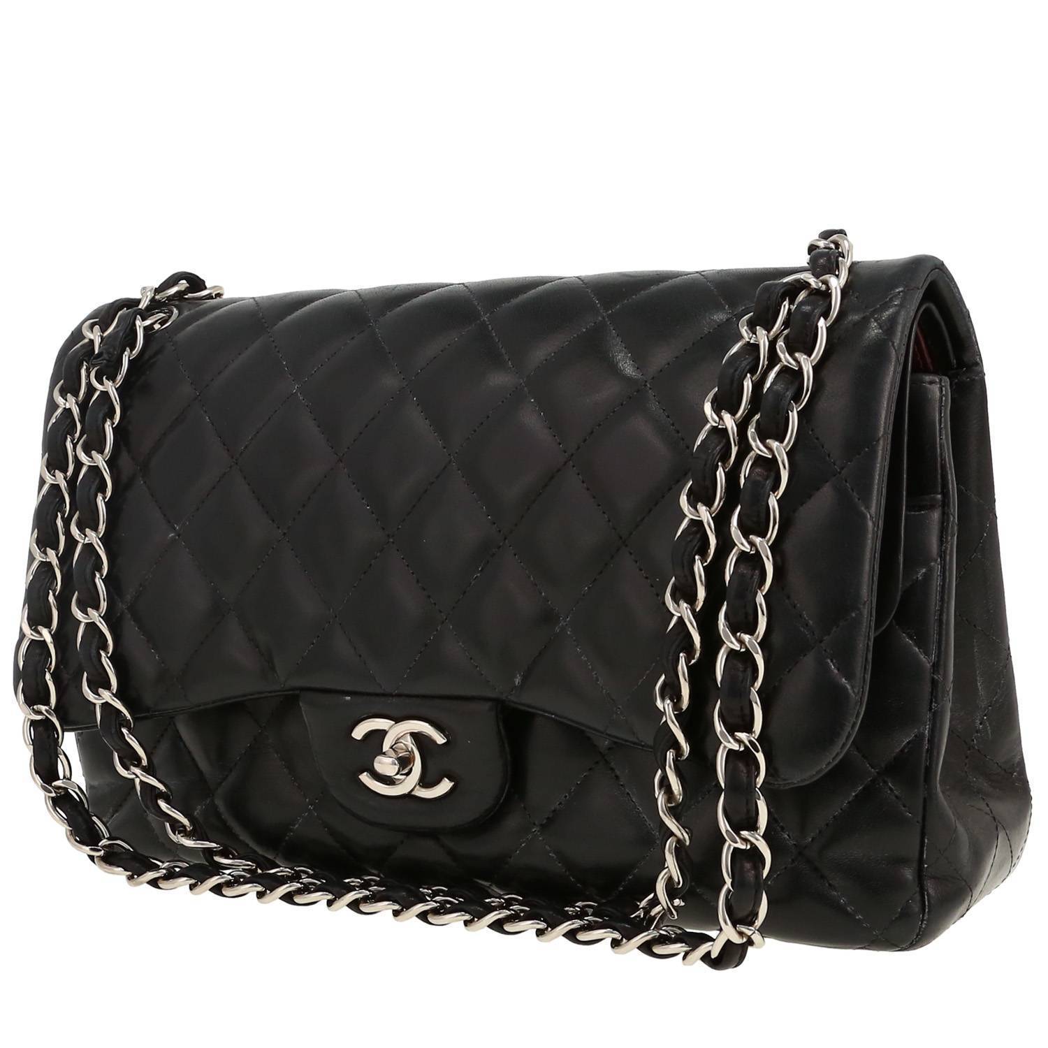 Chanel Timeless Jumbo shoulder bag in black quilted leather