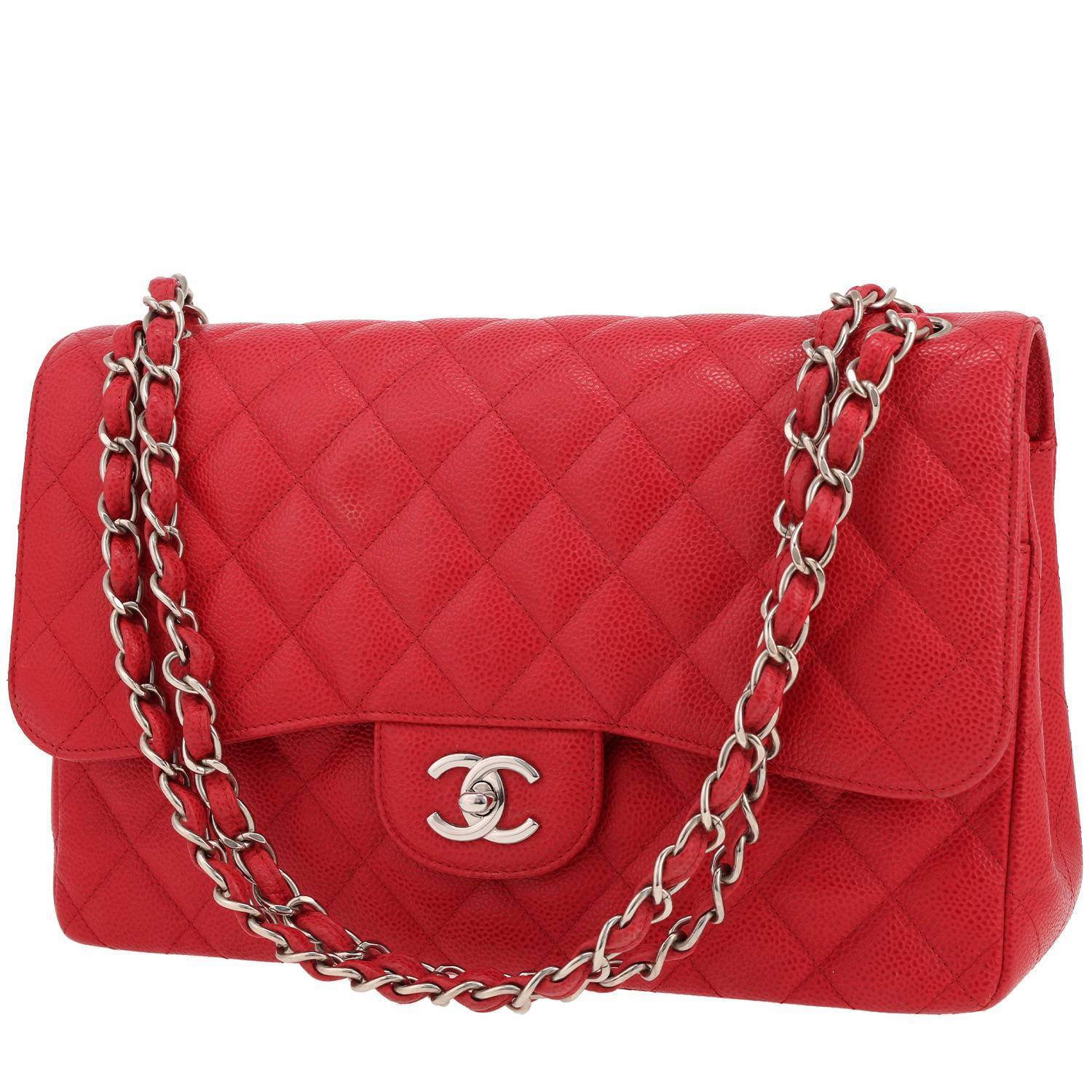 Chanel Timeless Jumbo shoulder bag in red quilted grained leather