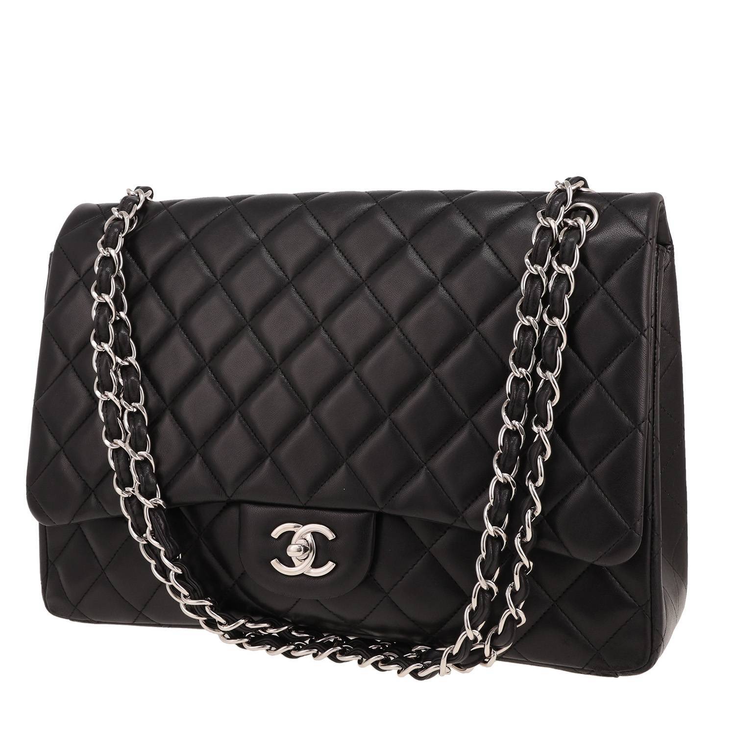 Chanel Timeless Maxi Jumbo shoulder bag in black quilted leather