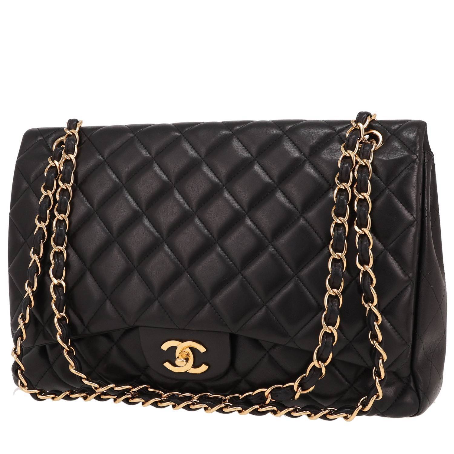 Chanel Timeless Maxi Jumbo shoulder bag in black quilted leather
