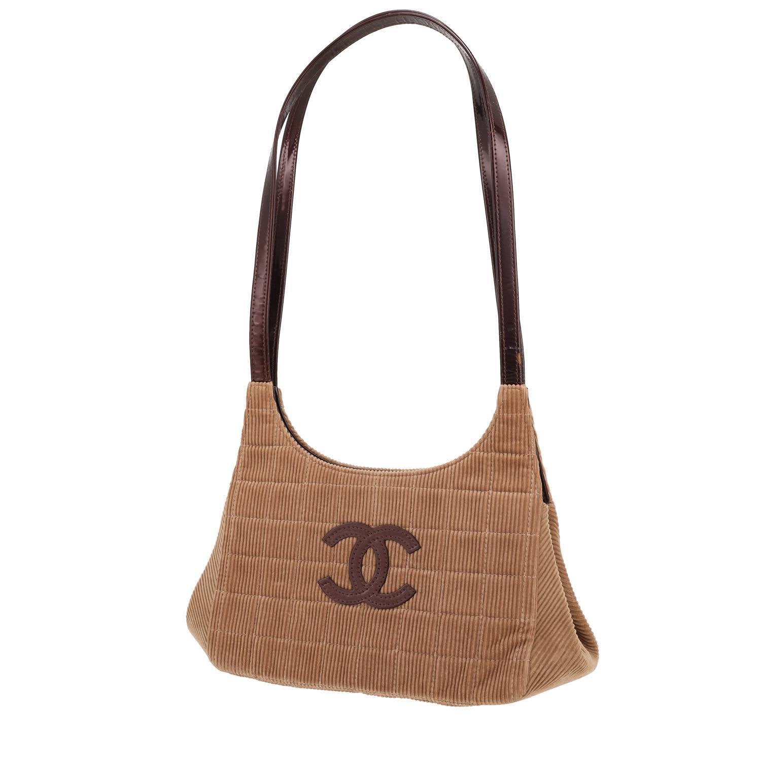 Chanel Vintage shoulder bag in brown velvet and brown leather