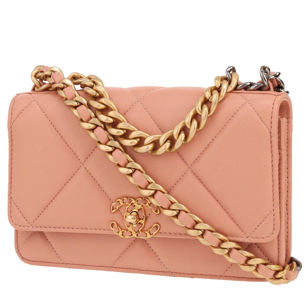 Chanel Wallet on Chain 19 shoulder bag in pink quilted leather
