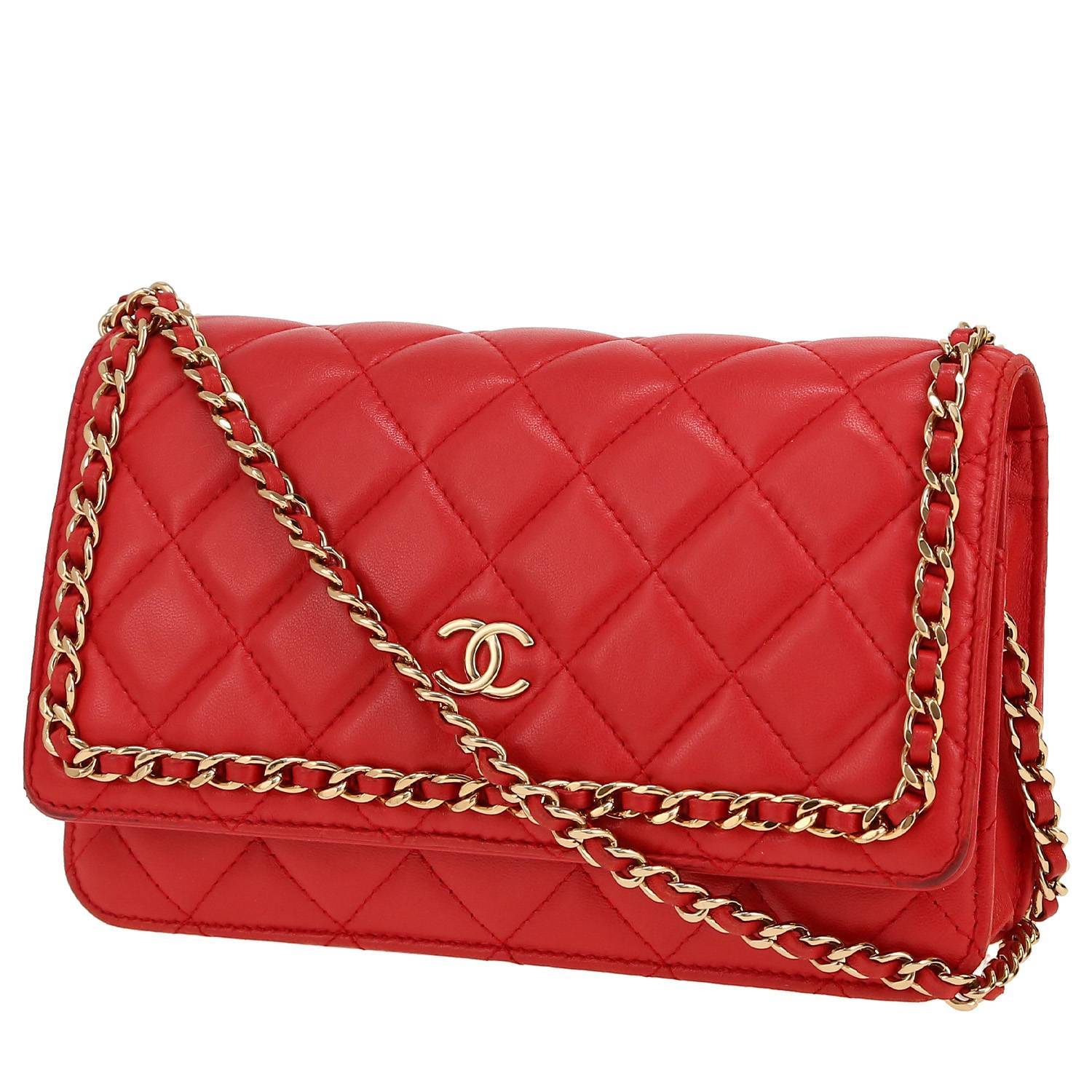 Chanel Wallet on Chain shoulder bag in red quilted leather