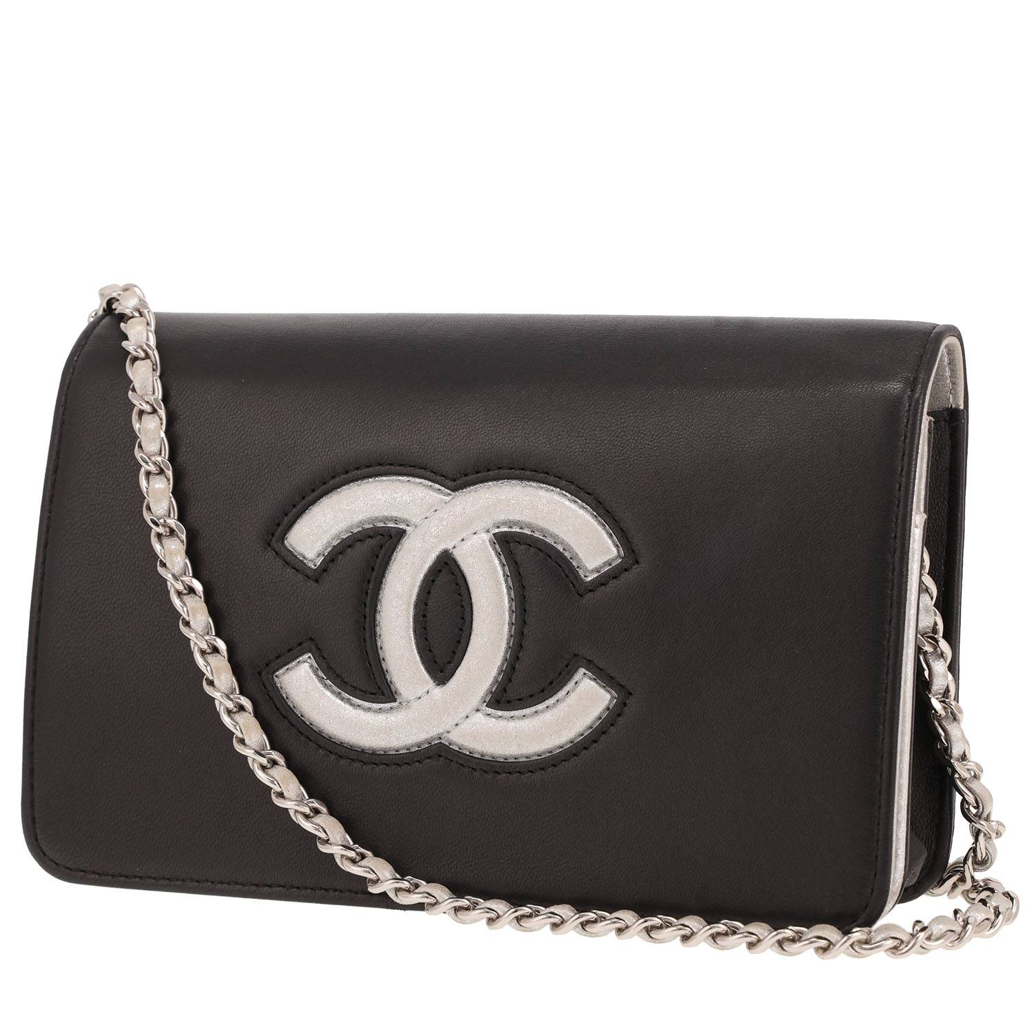 Chanel Wallet on Chain shoulder bag in black and silver leather