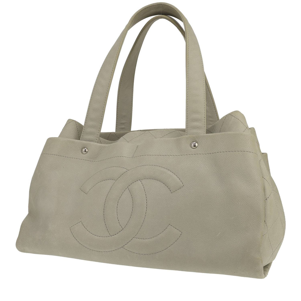 Vintage Chanel handbag in sea-green leather