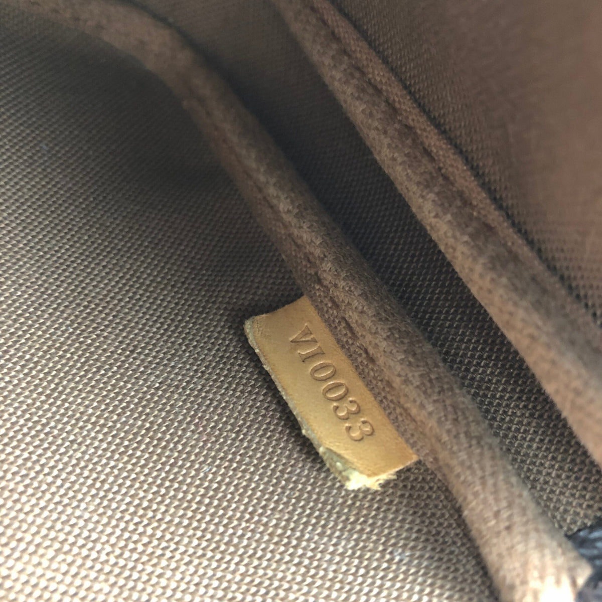 LOUIS VUITTON POCHETTE BAG