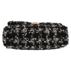 Chanel 19 shoulder bag in black and grey tweed - DETAIL 1