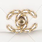 Chanel 19 shoulder bag in white quilted leather - DETAIL 1