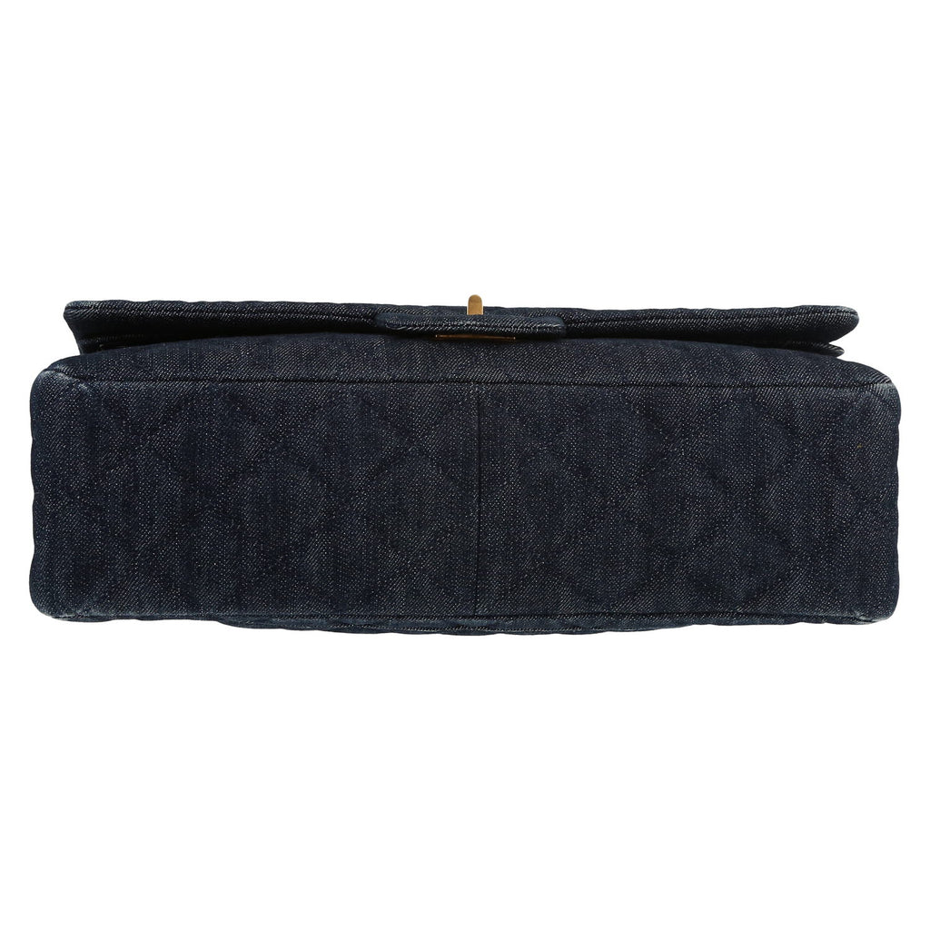 Chanel 2.55 handbag in blue denim canvas - DETAIL 1