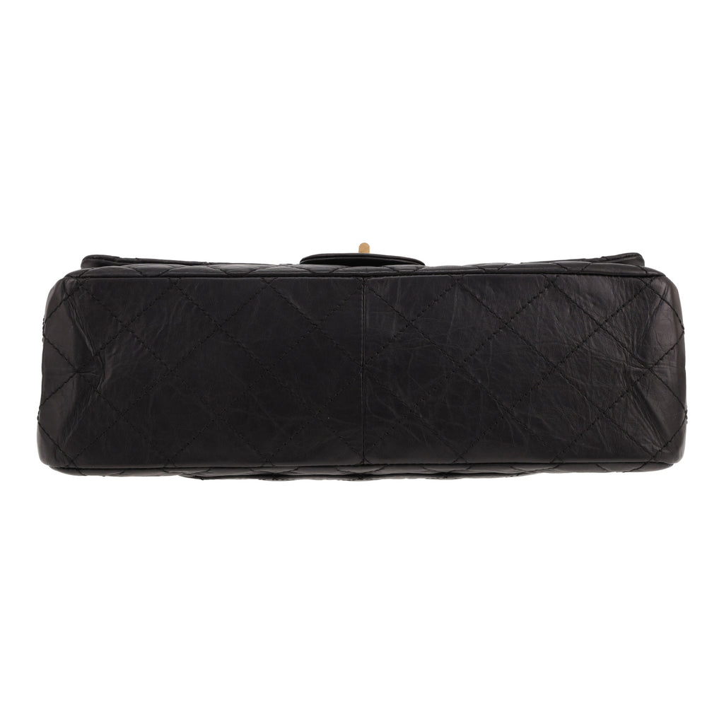 Chanel 2.55 shoulder bag in black quilted leather - DETAIL 1