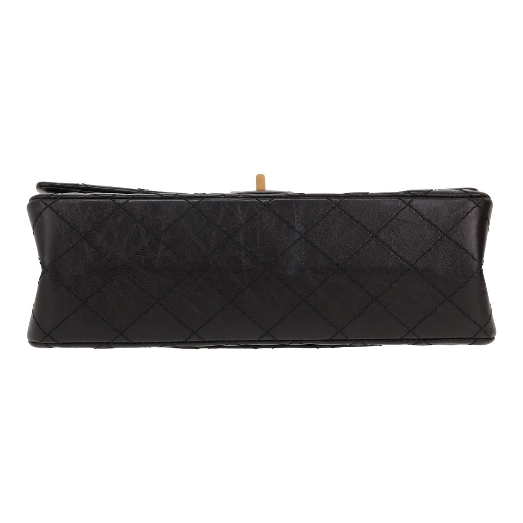 Chanel 2.55 shoulder bag in black quilted leather - DETAIL 1