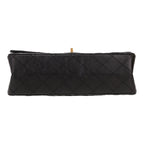 Chanel 2.55 shoulder bag in black quilted leather - DETAIL 1