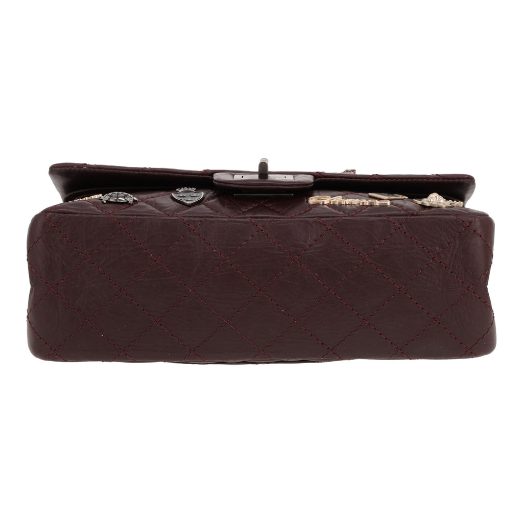 Chanel 2.55 shoulder bag in burgundy quilted leather - DETAIL 1