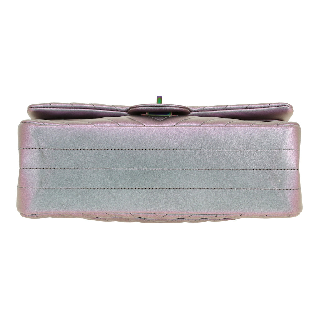 Chanel 2.55 shoulder bag in purple chevron quilted leather - DETAIL 1