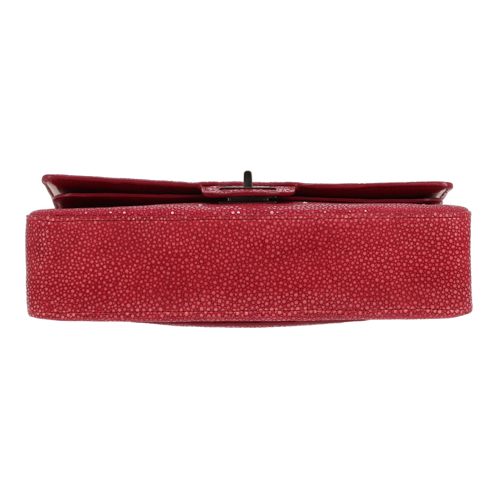 Chanel 2.55 medium model shoulder bag in red shagreen - DETAIL 1
