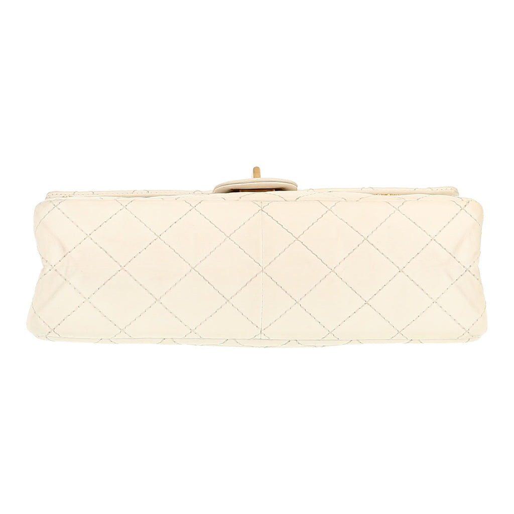 Chanel 2.55 shoulder bag in white quilted leather - DETAIL 1