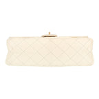 Chanel 2.55 shoulder bag in white quilted leather - DETAIL 1