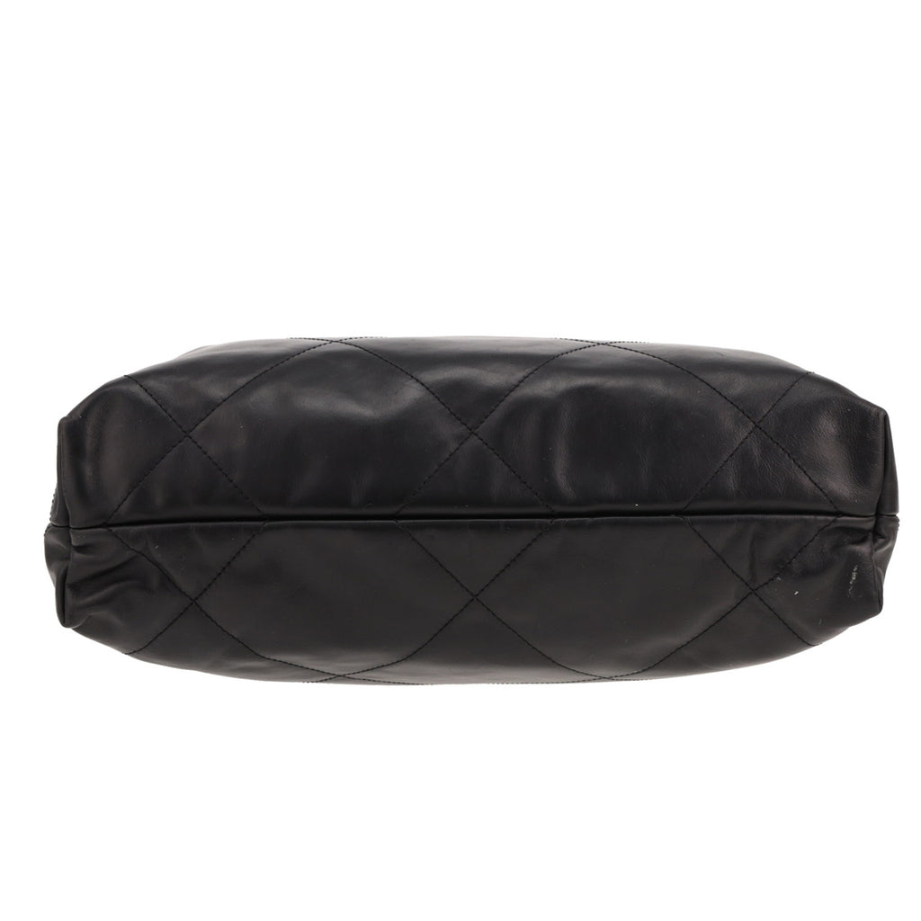 Chanel 22 small model handbag in black leather - DETAIL 1