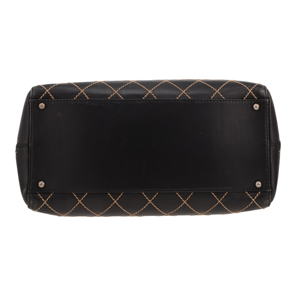 Chanel Boston handbag in black leather - DETAIL 1