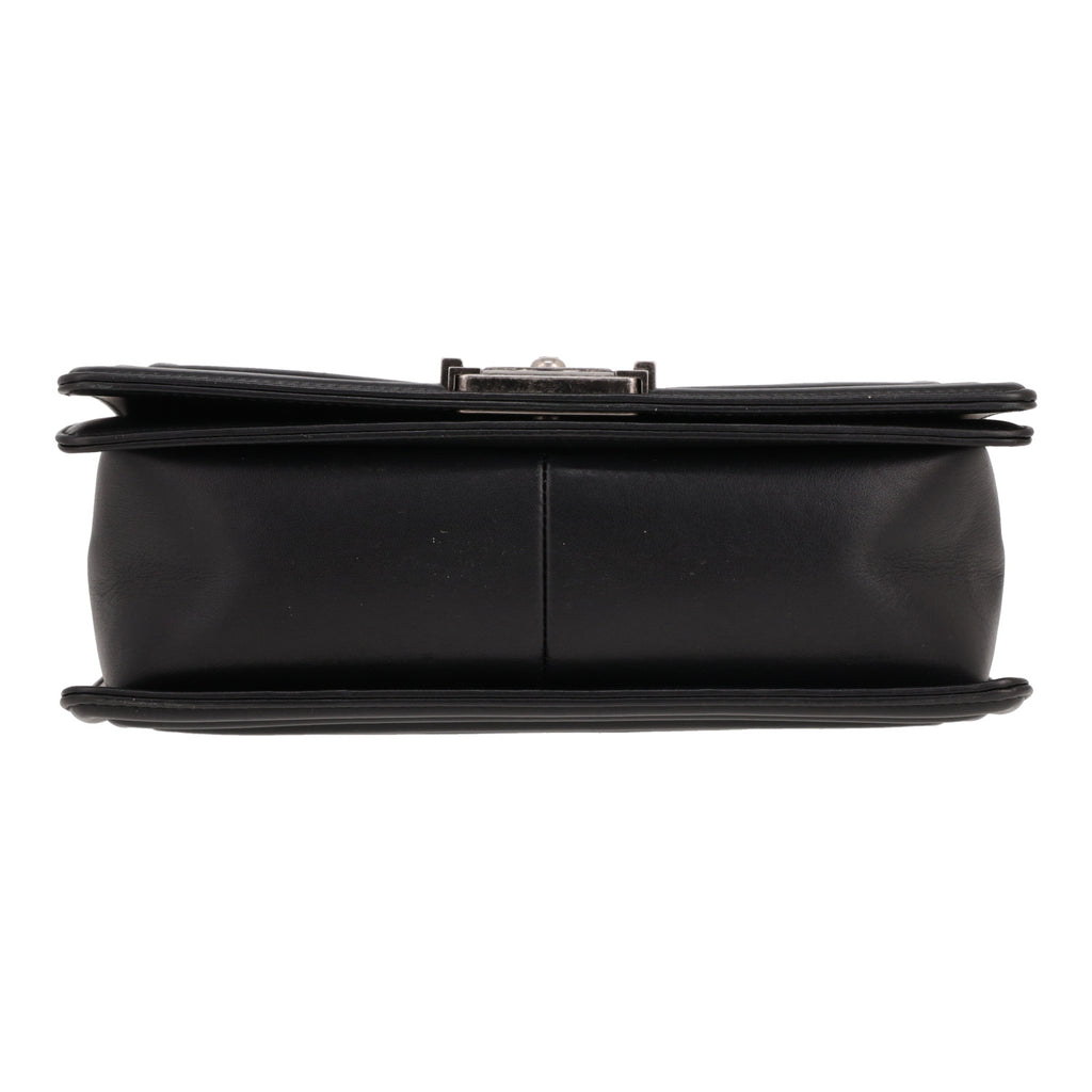 Chanel Boy shoulder bag in black leather - DETAIL 1