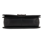 Chanel Boy shoulder bag in black leather - DETAIL 1