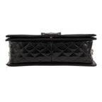 Chanel Boy shoulder bag in black patent leather - DETAIL 1