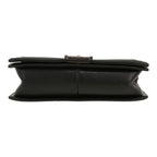 Chanel Boy shoulder bag in black quilted leather - DETAIL 1