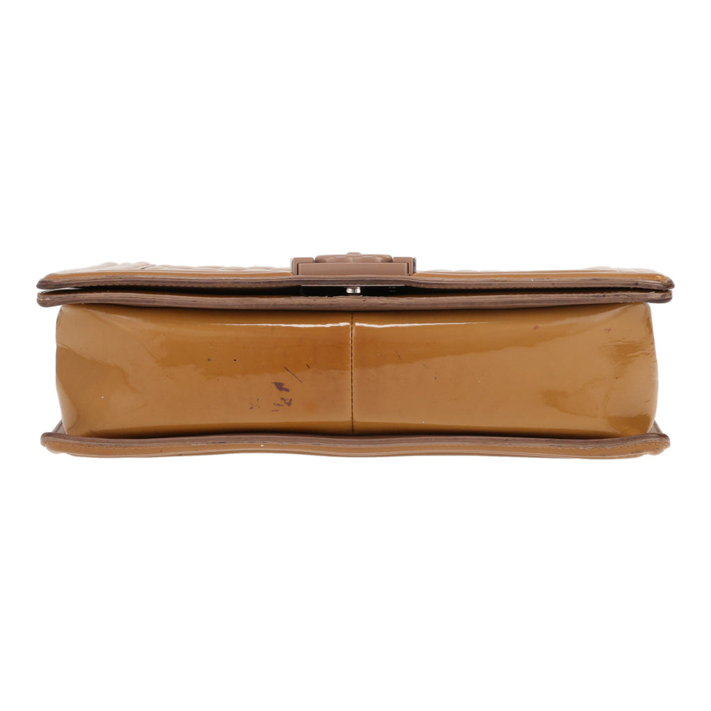 Chanel Boy large model shoulder bag in brown patent quilted leather - DETAIL 1