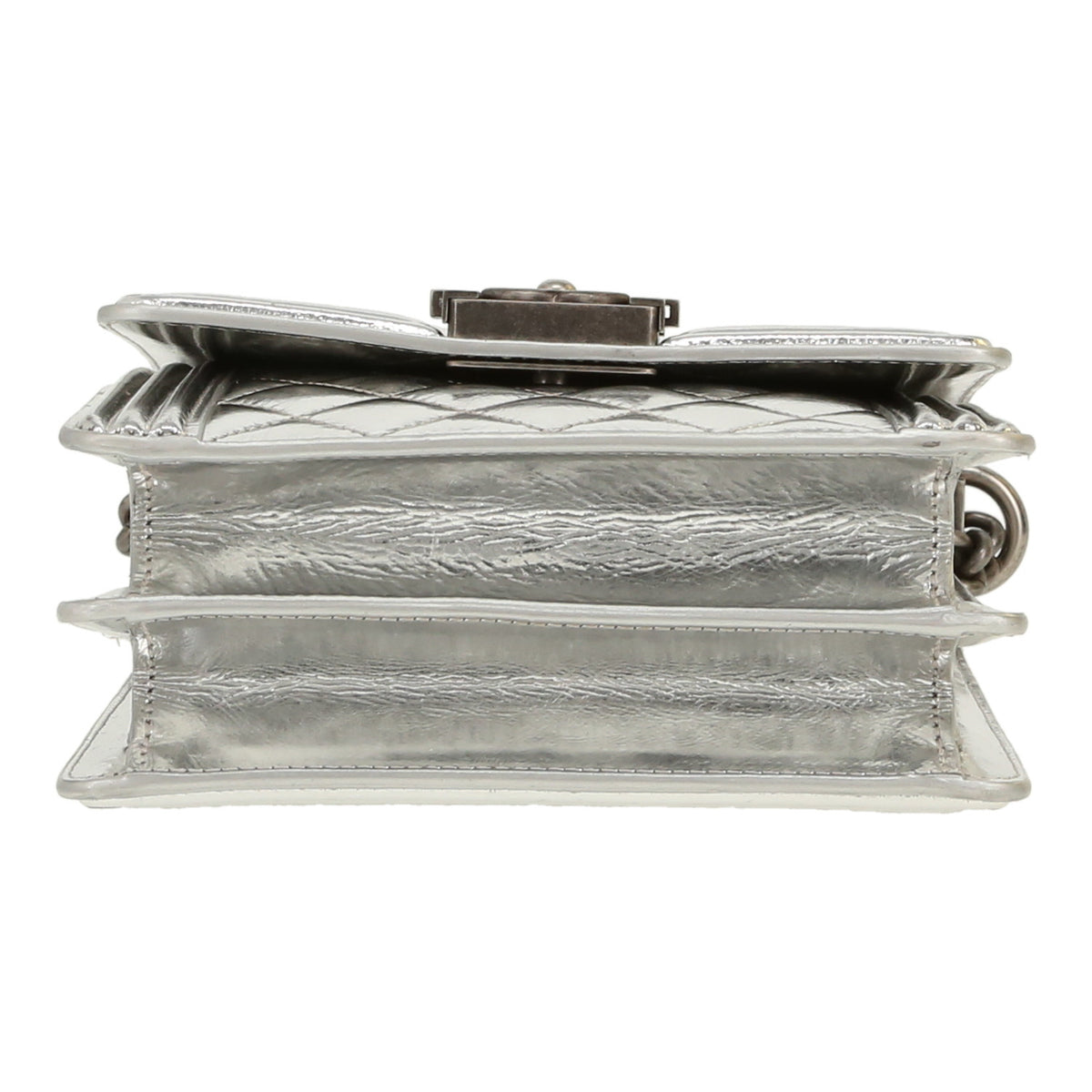 Chanel Boy shoulder bag in silver patent quilted leather - DETAIL 1